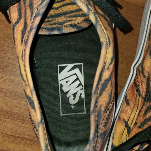 Vans Classic Tiger Print Canvas Sneakers Unisex - Picture 5 of 6